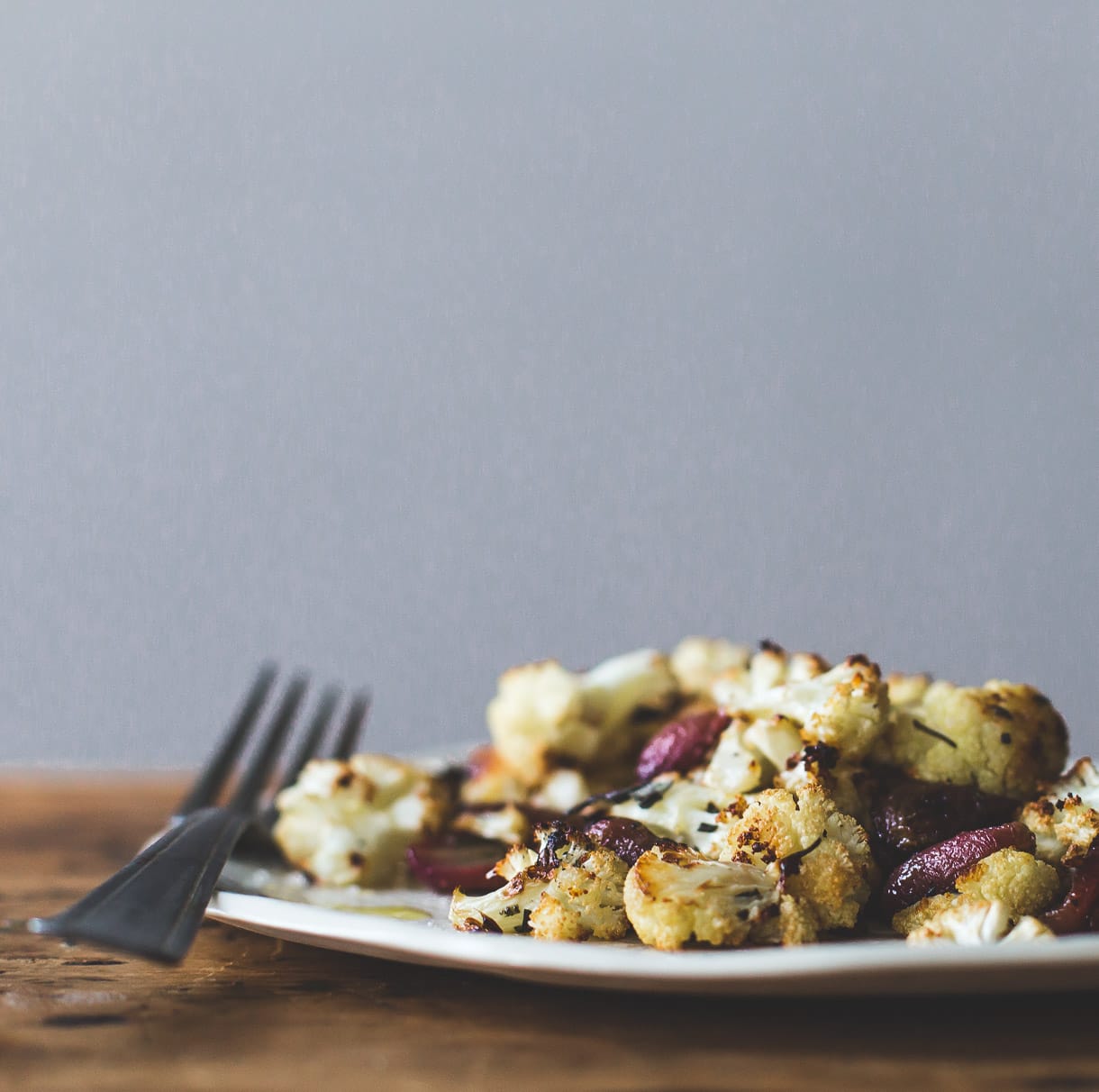 Rosemary Roasted Grapes and Cauliflower {paleo and vegan cauliflower recipe}