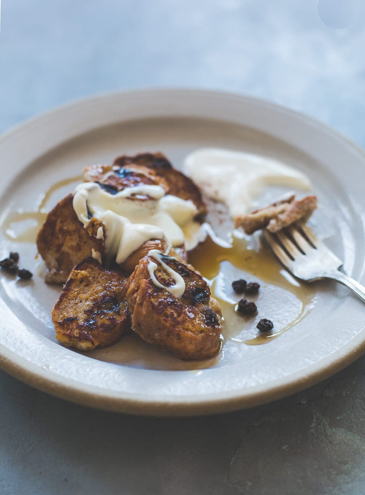 Cinnamon Raisin Bagel French Toast with Creme Fraiche - 10 minutes to make and tastes just like a cinnamon roll
