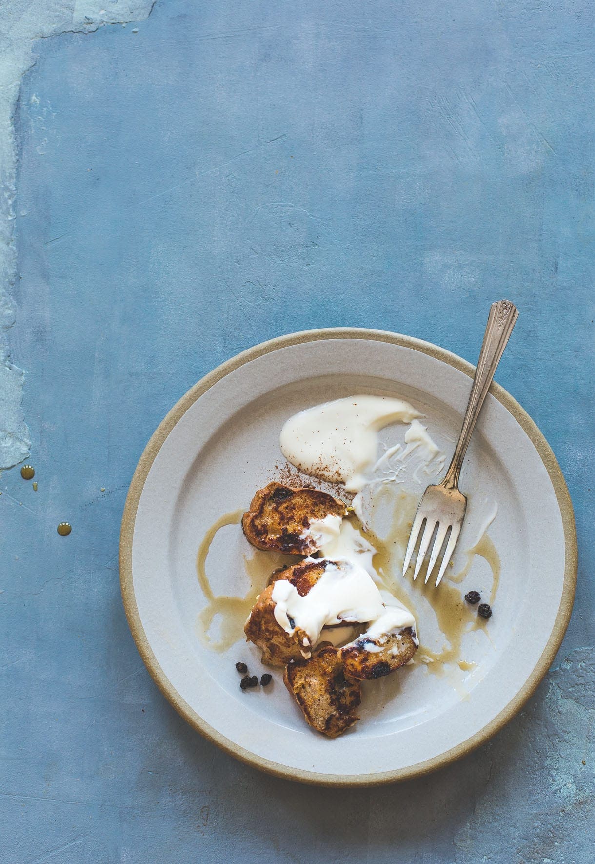 Cinnamon Raisin Bagel French Toast with Creme Fraiche - 10 minutes to make and tastes just like a cinnamon roll