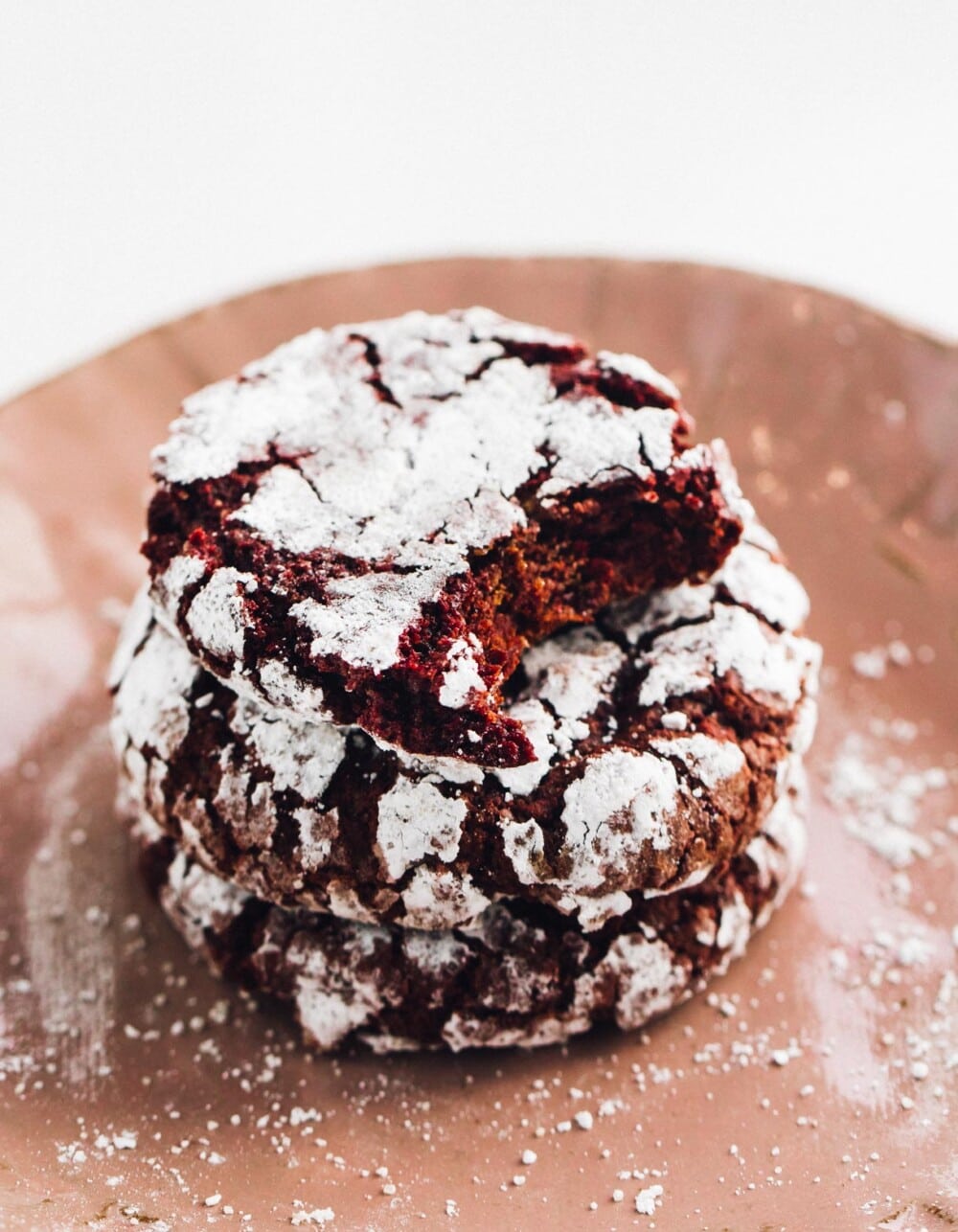 red velvet crinkle cookies on a pink plate